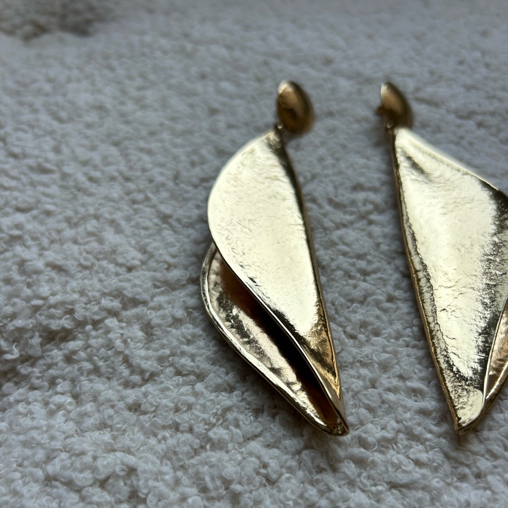 New Banana Republic large gold statement earrings - Picture 2 of 4